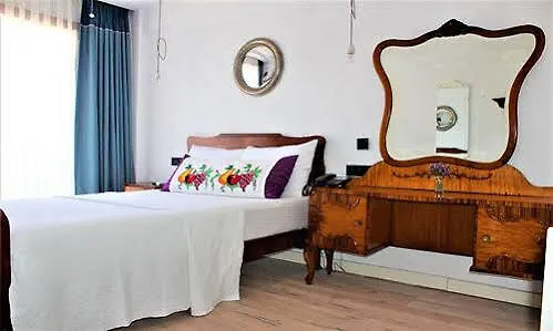 1887 Hotel *