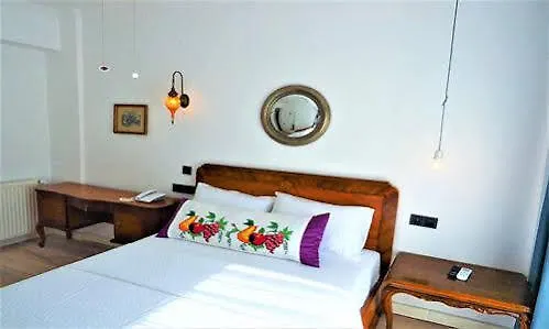 1887 Hotel *