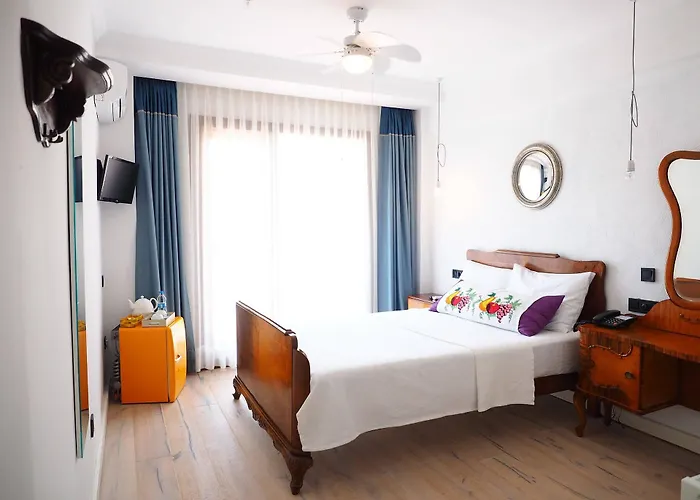 1887 Hotel *